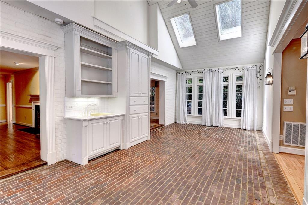 7 Bayberry Ln Property Photo 8