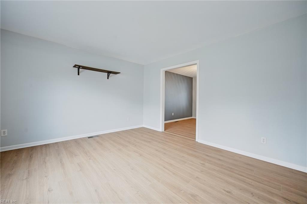 835 Isham Pl Property Photo 4