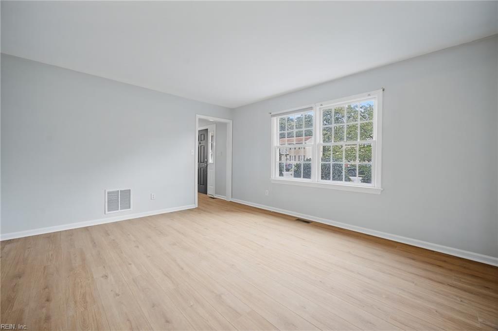 835 Isham Pl Property Photo 5