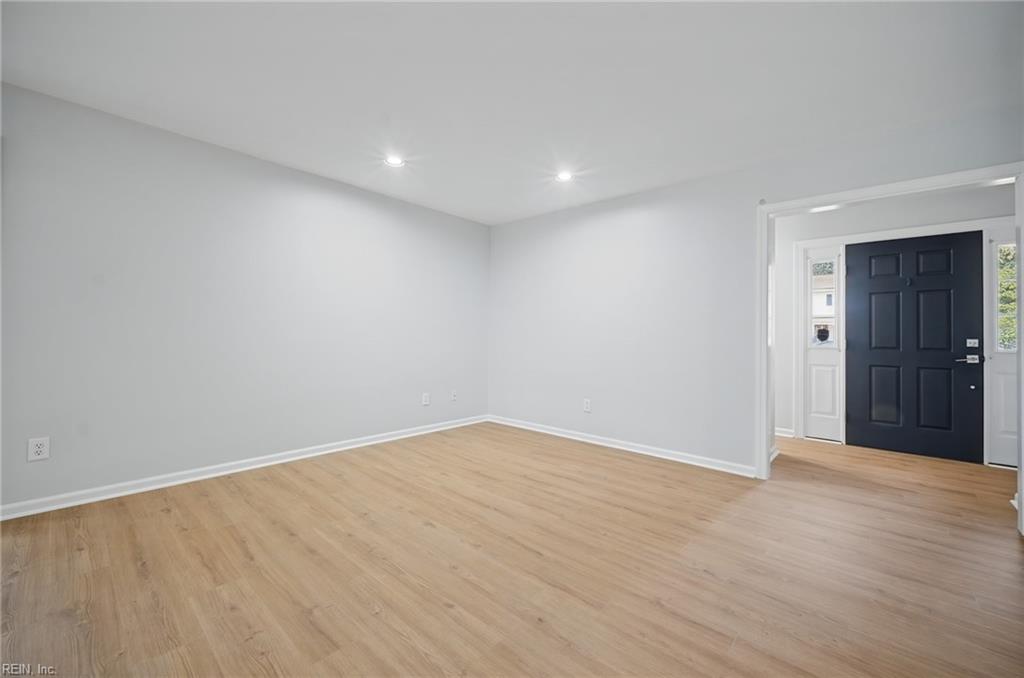 835 Isham Pl Property Photo 9