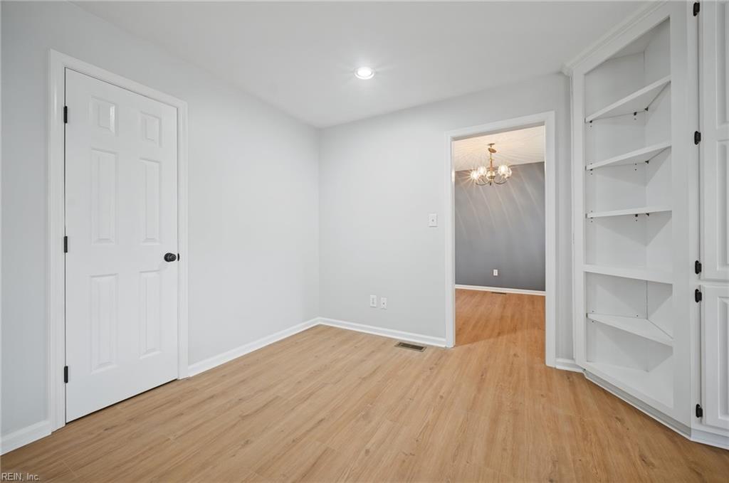 835 Isham Pl Property Photo 10