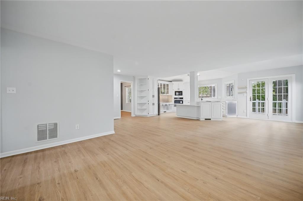 835 Isham Pl Property Photo 12