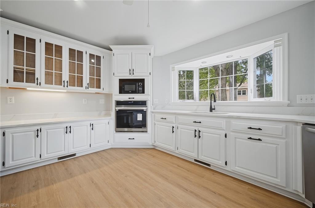 835 Isham Pl Property Photo 14