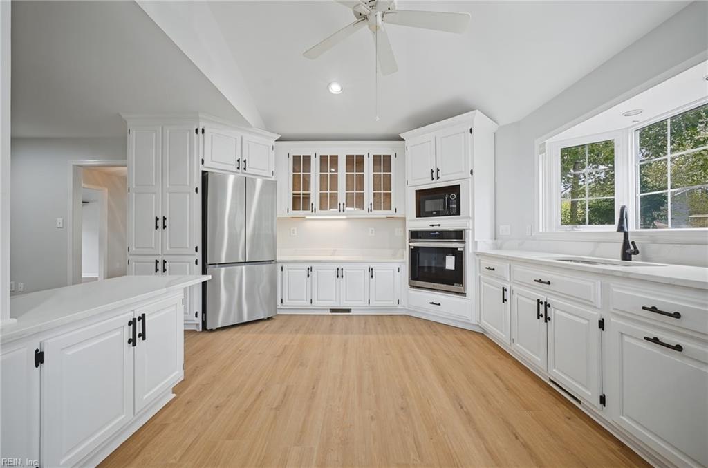 835 Isham Pl Property Photo 15