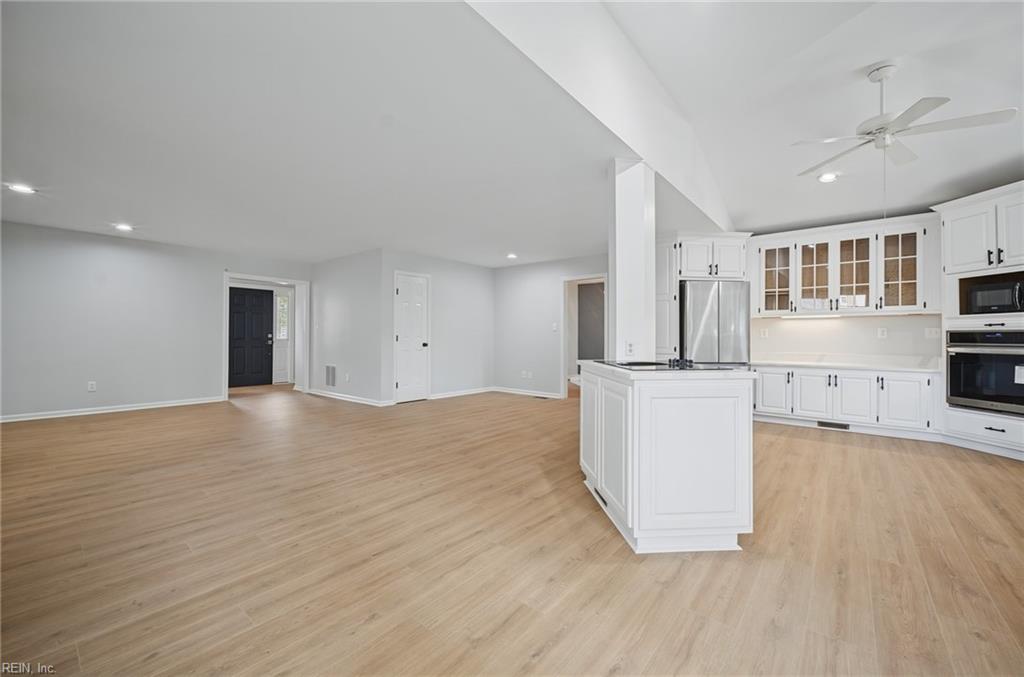 835 Isham Pl Property Photo 18