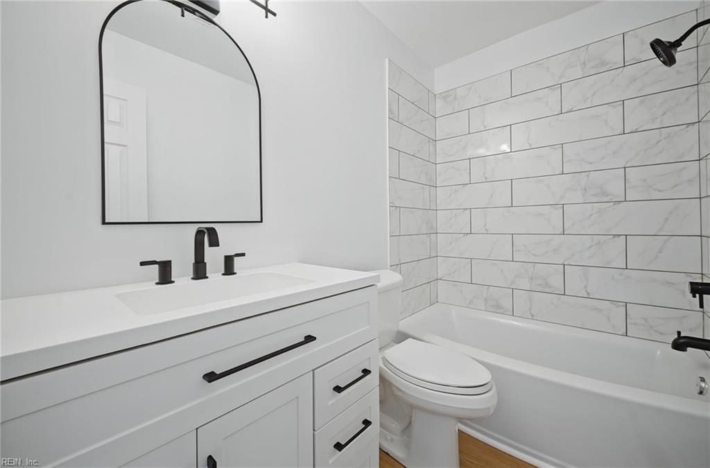 835 Isham Pl Property Photo 32