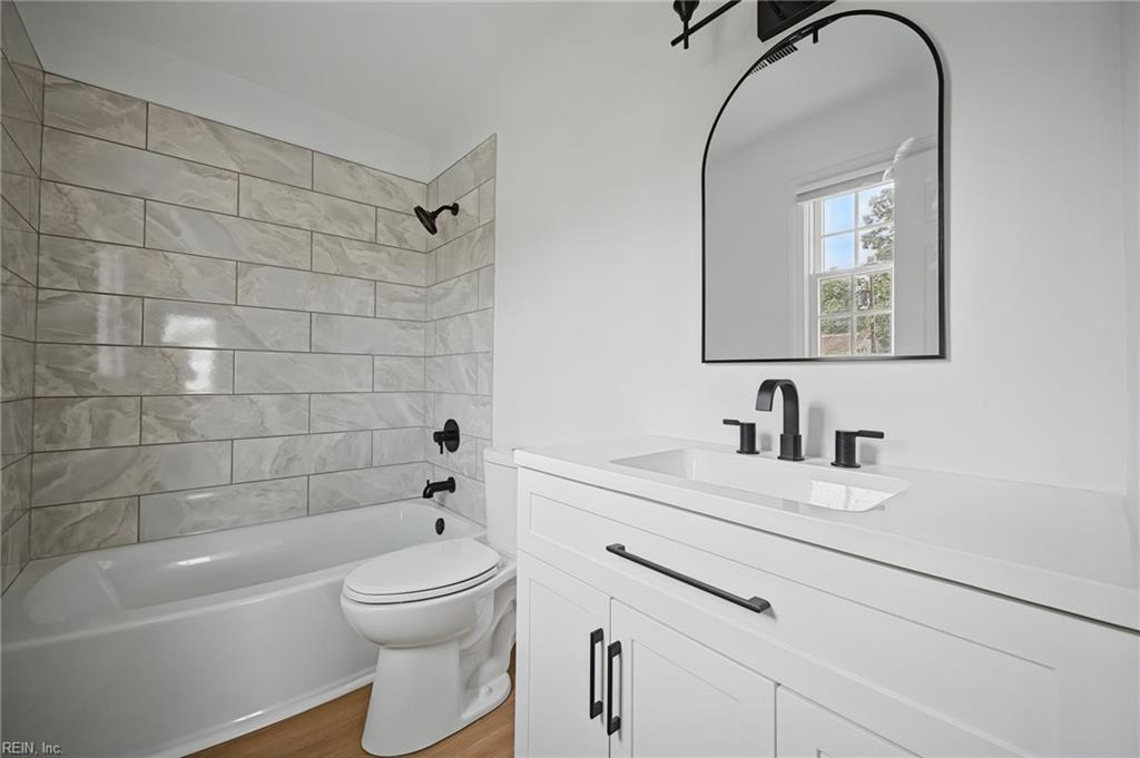 835 Isham Pl Property Photo 37
