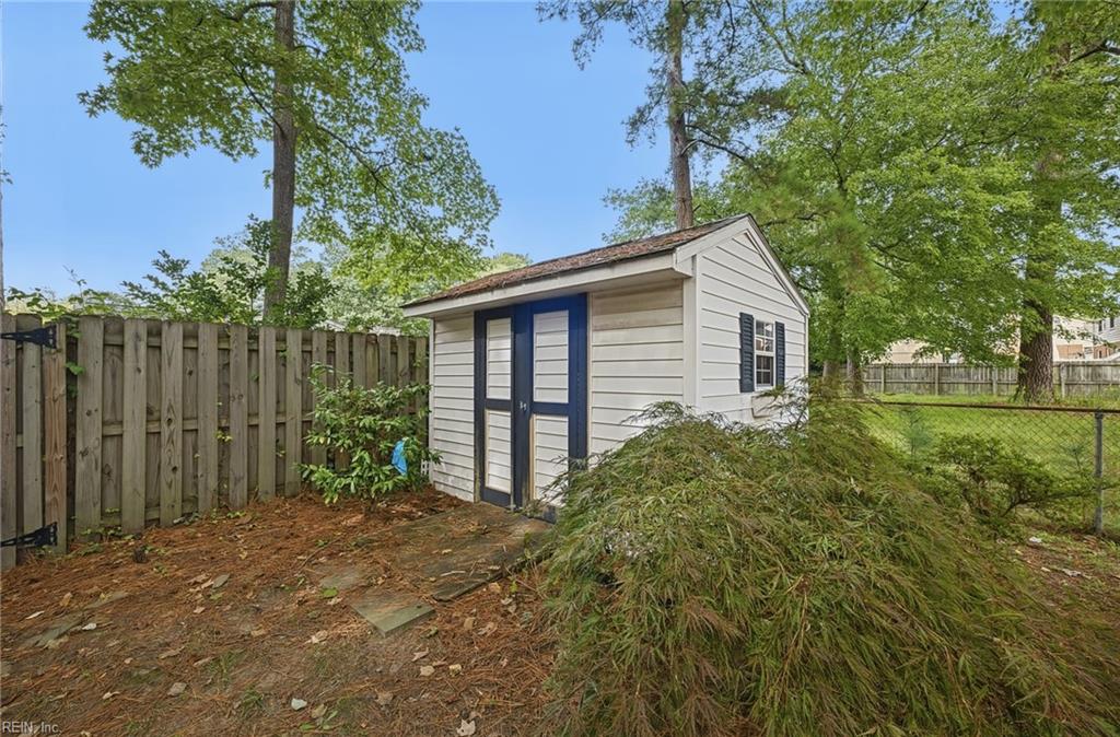 835 Isham Pl Property Photo 42