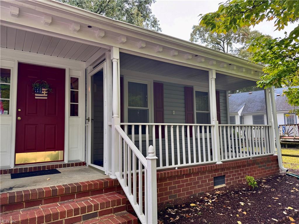 1021 Grantham Ln Property Photo 3