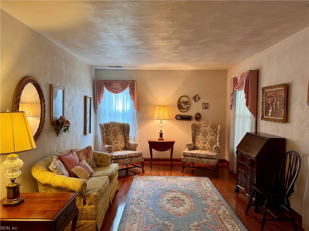 1021 Grantham Ln Property Photo 4