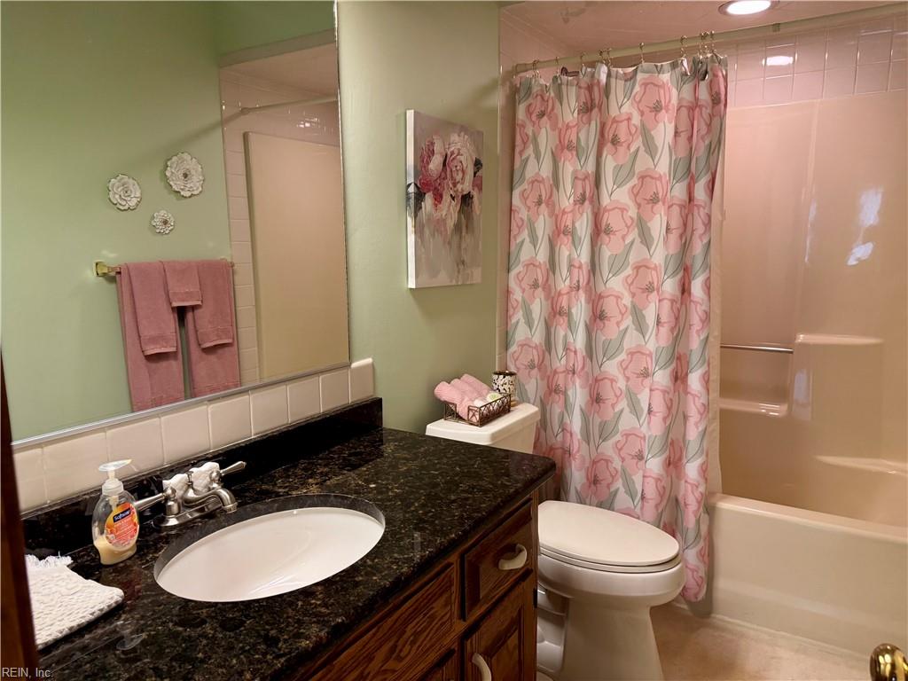 1021 Grantham Ln Property Photo 6