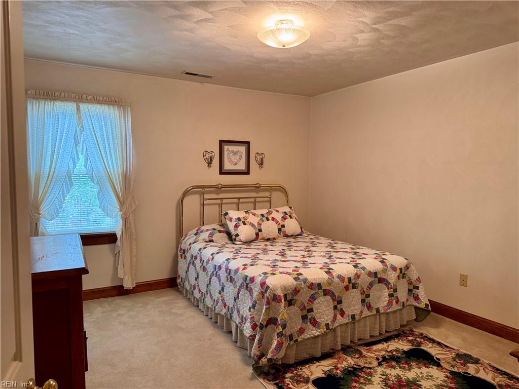 1021 Grantham Ln Property Photo 7