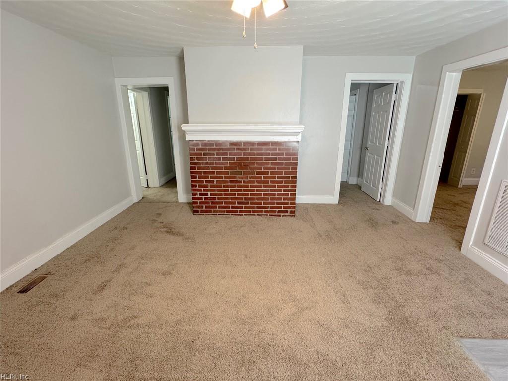 211 W 27th St Property Photo 8