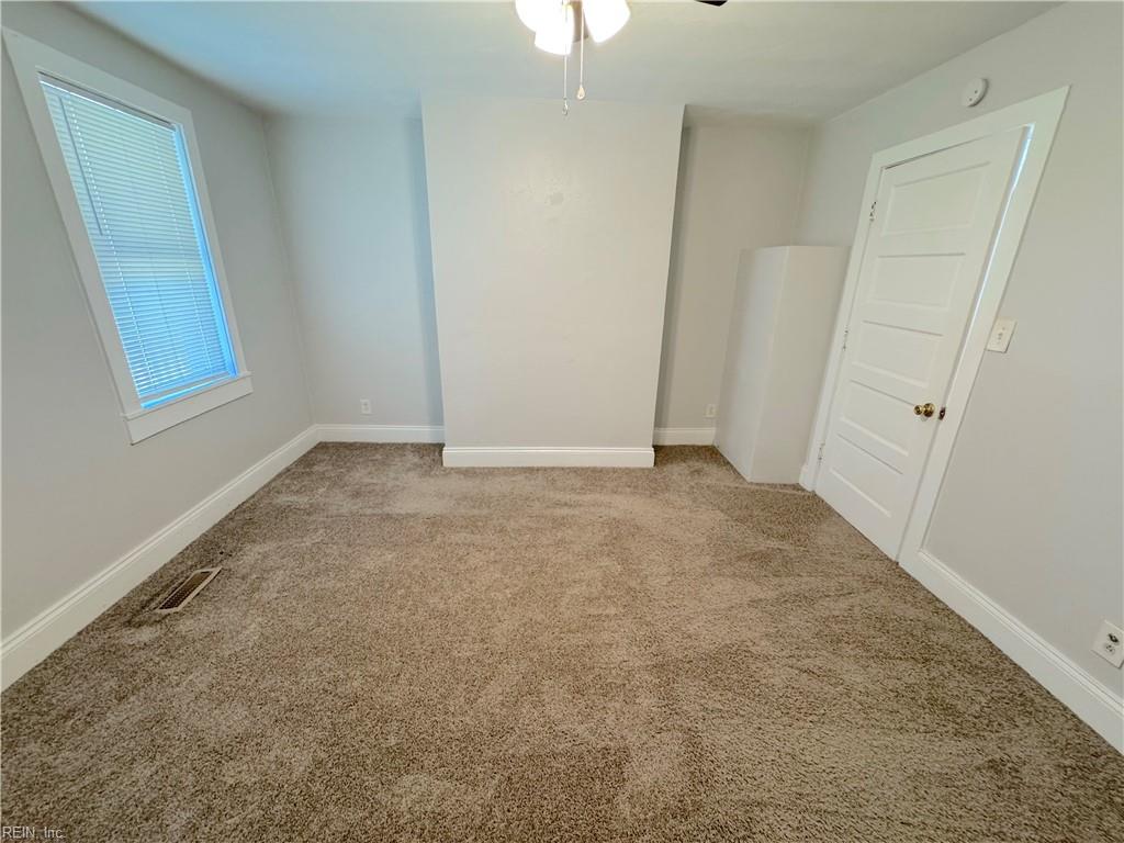 211 W 27th St Property Photo 14