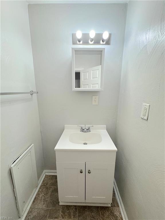 211 W 27th St Property Photo 16