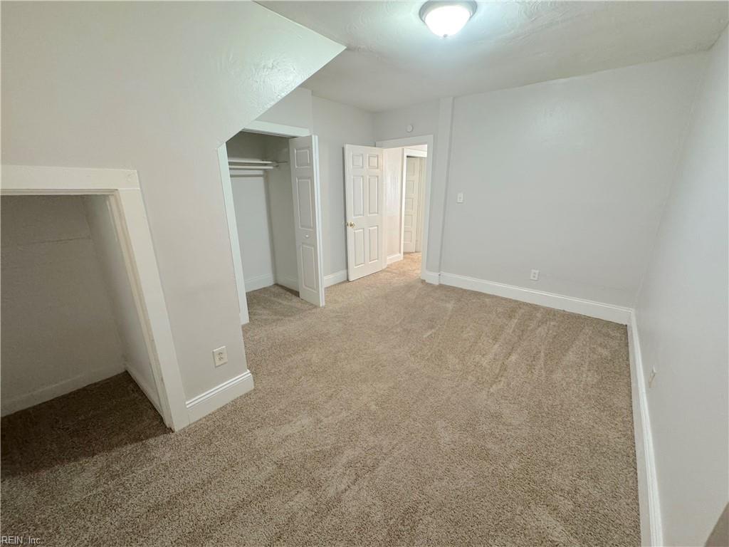 211 W 27th St Property Photo 20