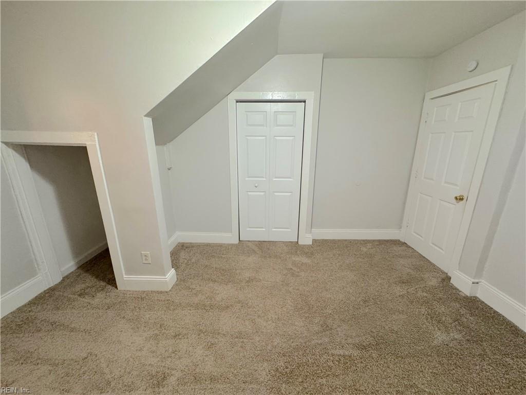211 W 27th St Property Photo 24