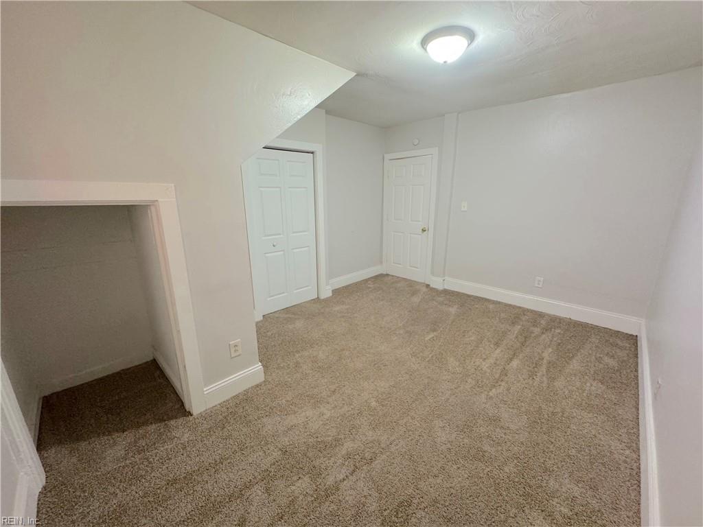 211 W 27th St Property Photo 25