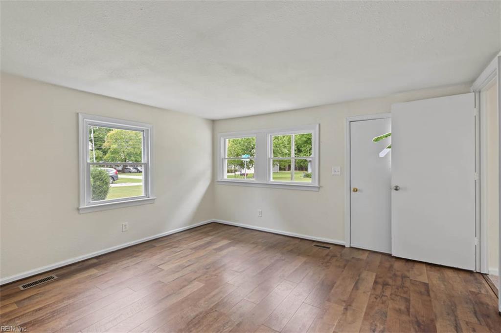 221 Firby Rd Property Photo 11
