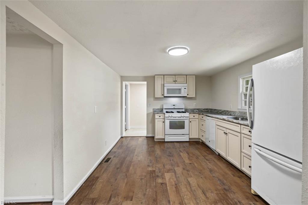 221 Firby Rd Property Photo 16