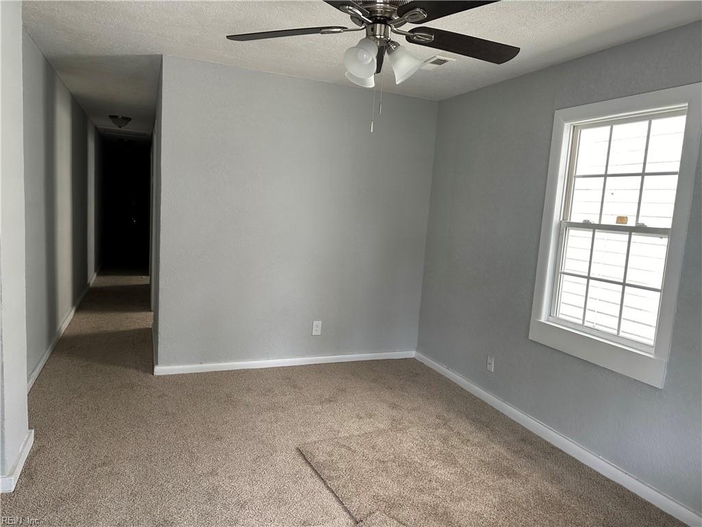 739 18th St Property Photo 3