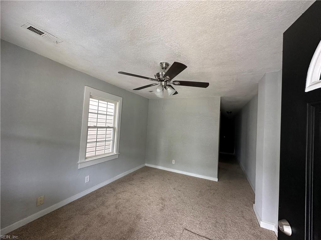 739 18th St Property Photo 4