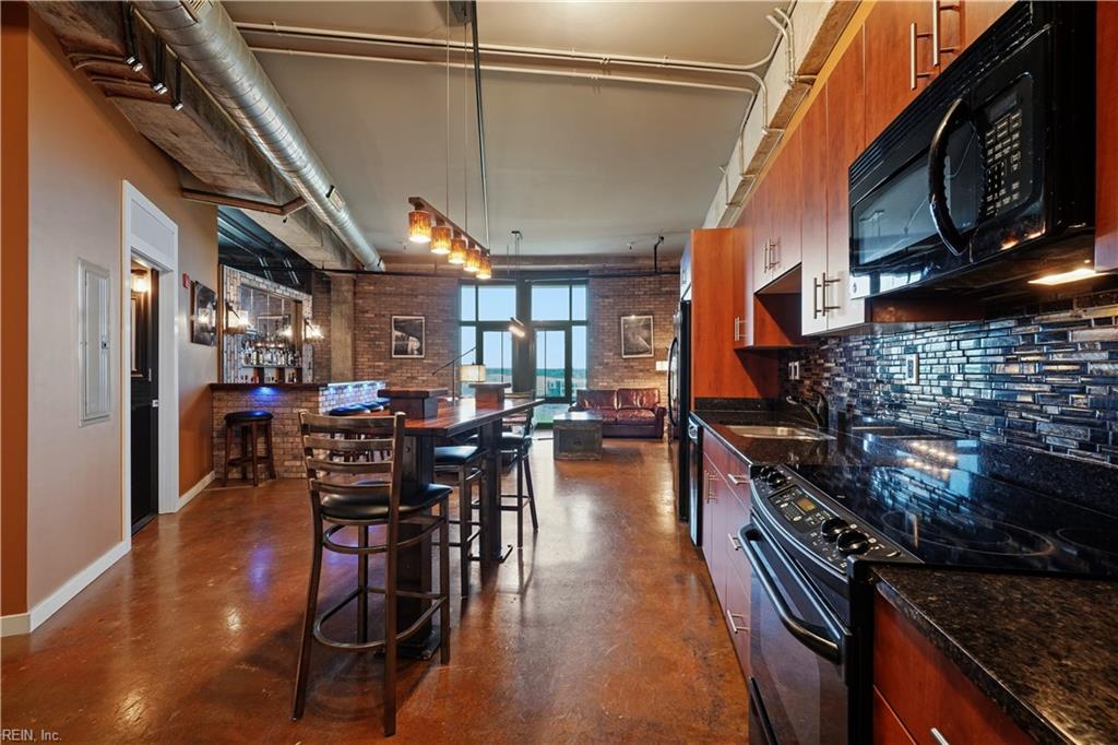 415 Saint Pauls Blvd Property Photo 3