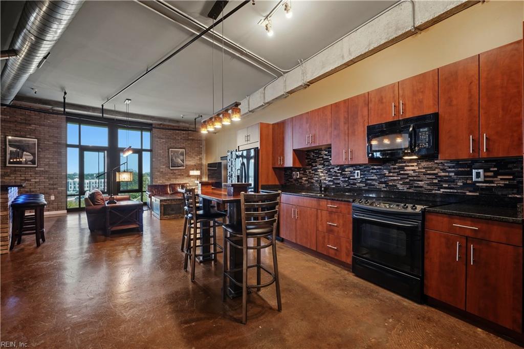415 Saint Pauls Blvd Property Photo 4