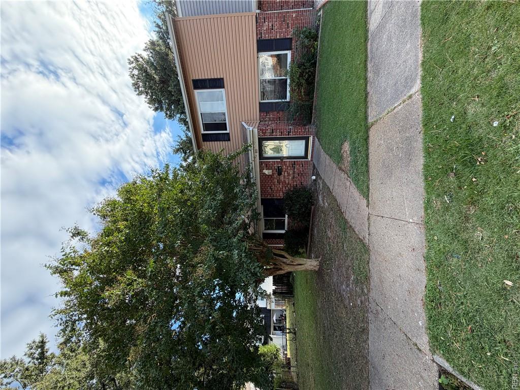 801 Grosvenor CT S Property Photo 1