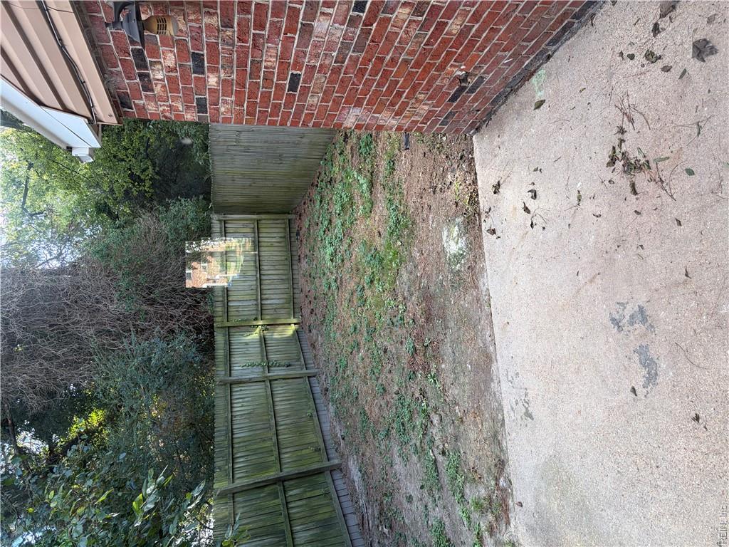 801 Grosvenor Ct S Property Photo 3