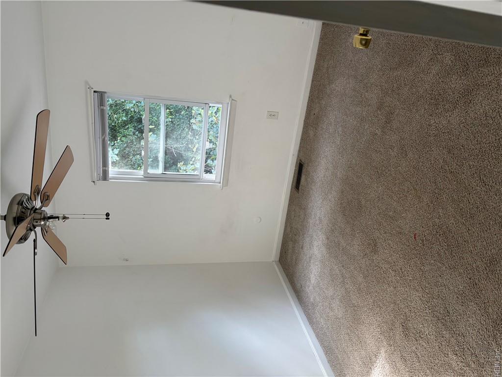801 Grosvenor Ct S Property Photo 8