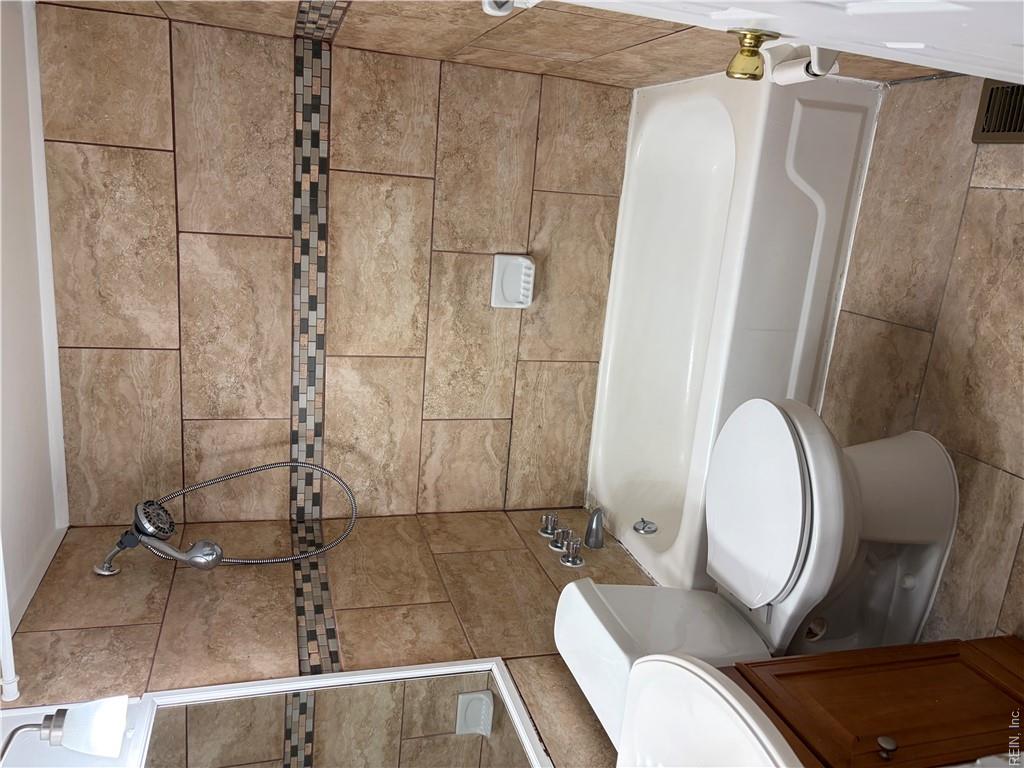801 Grosvenor Ct S Property Photo 9