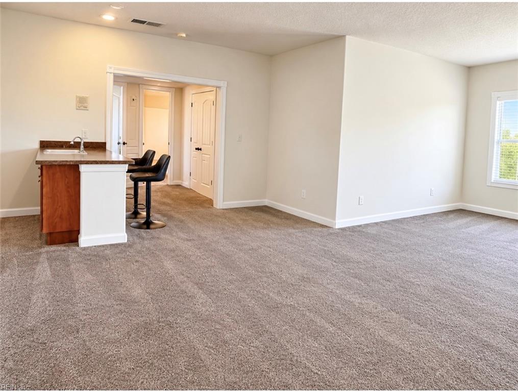 440 Ivy Cres Property Photo 12