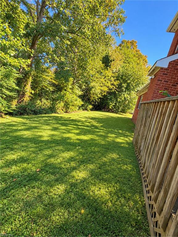 440 Ivy Cres Property Photo 16
