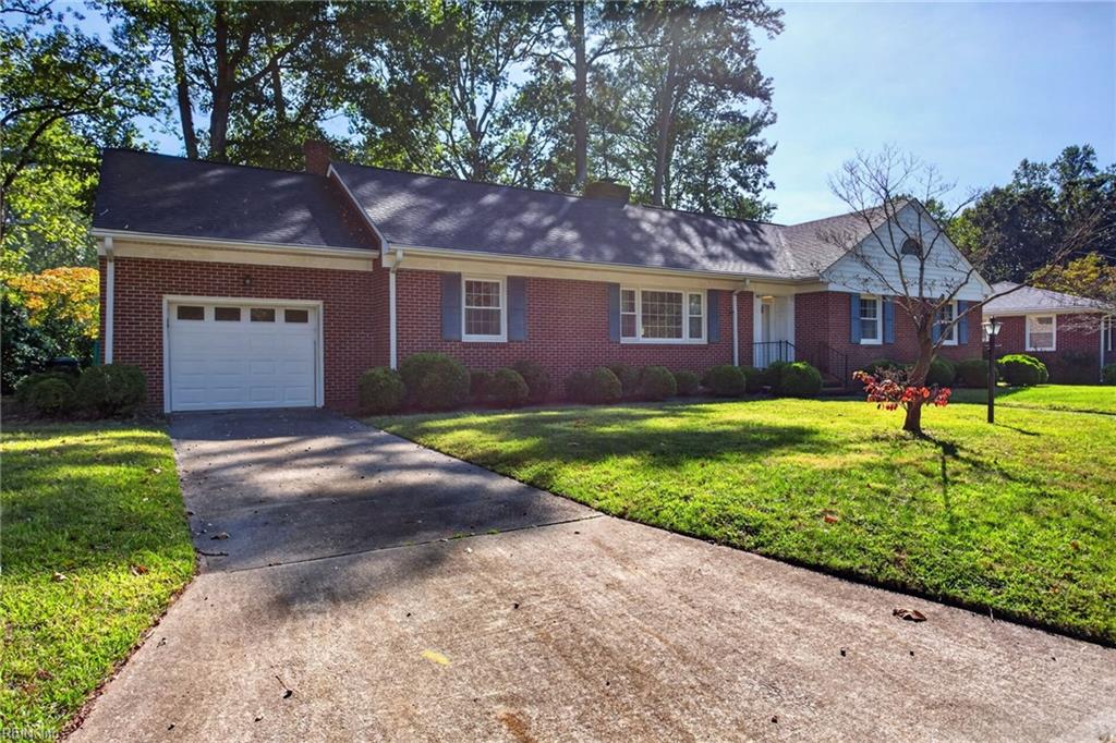627 Dogwood Ln Property Photo 2