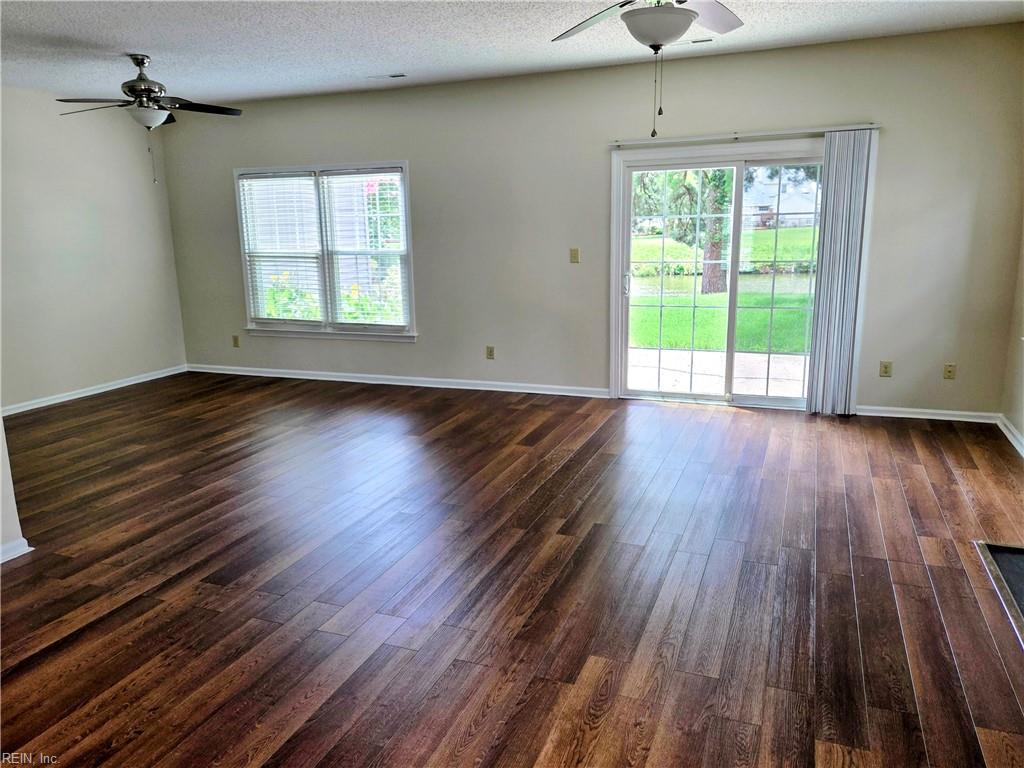 909 Willow Pt Property Photo 3