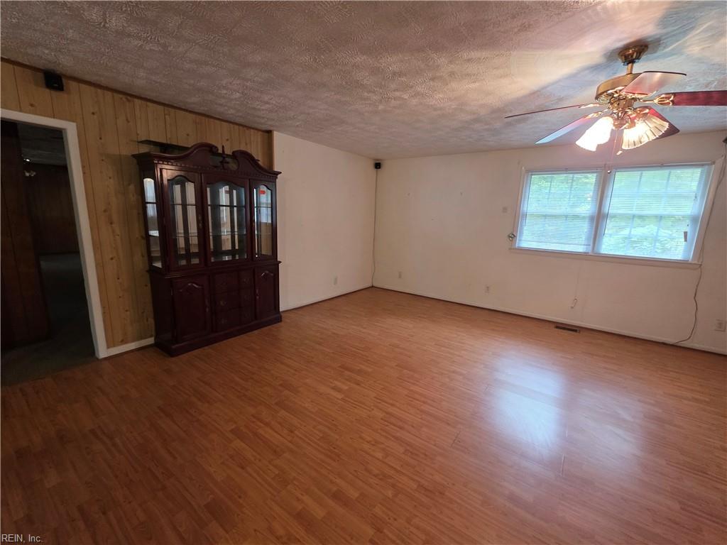 101 Giles Ln Property Photo 3