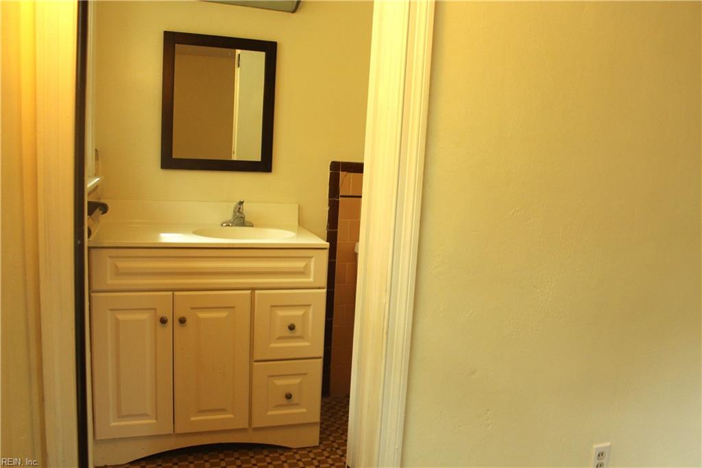 1805 Broadstreet Rd Property Photo 5