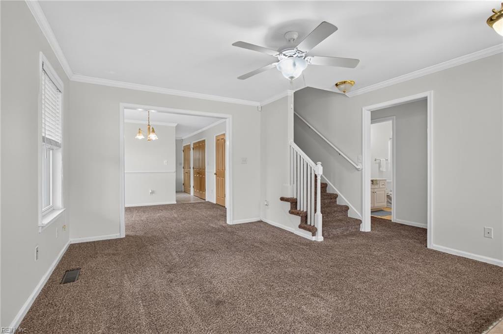 815 W Queen St Property Photo 8