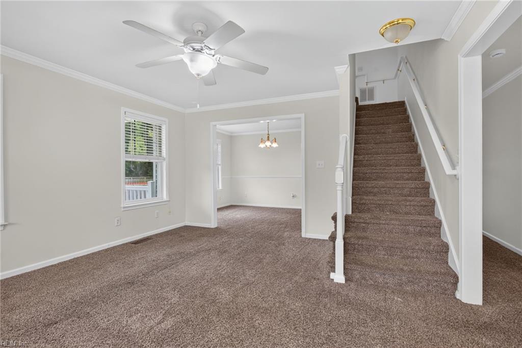 815 W Queen St Property Photo 9