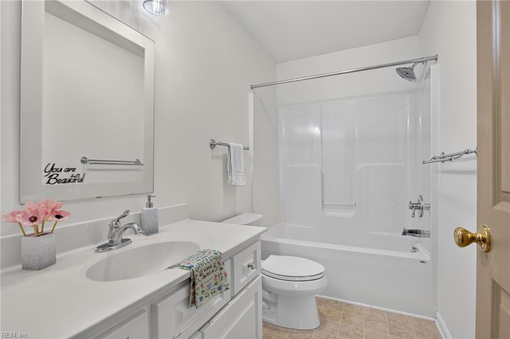 815 W Queen St Property Photo 18