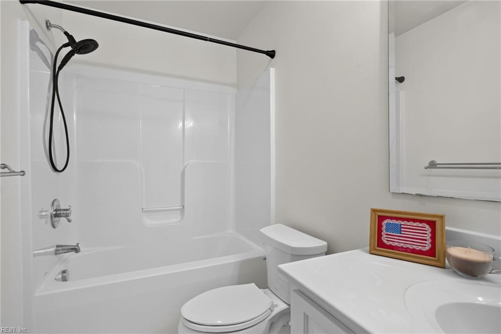 815 W Queen St Property Photo 23