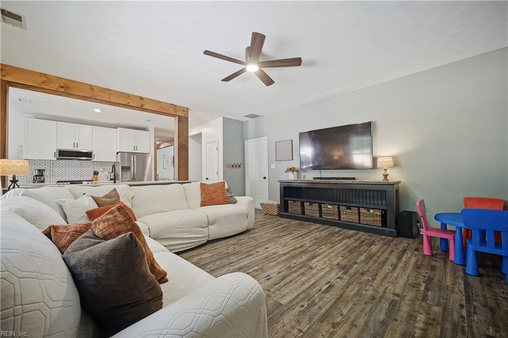 2045 Gravenhurst Dr Property Photo 16