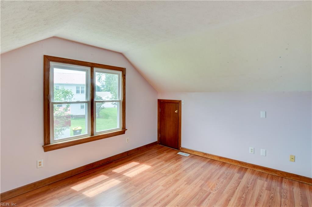 144 Lane Cres Property Photo 32