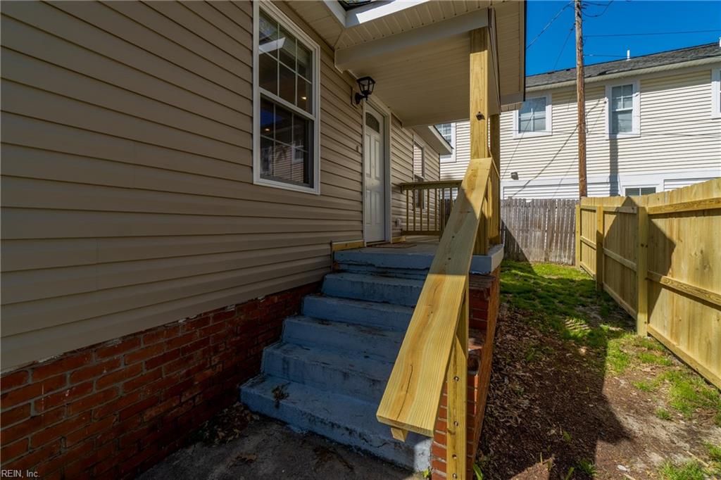 9533 11th Bay St Property Photo 4