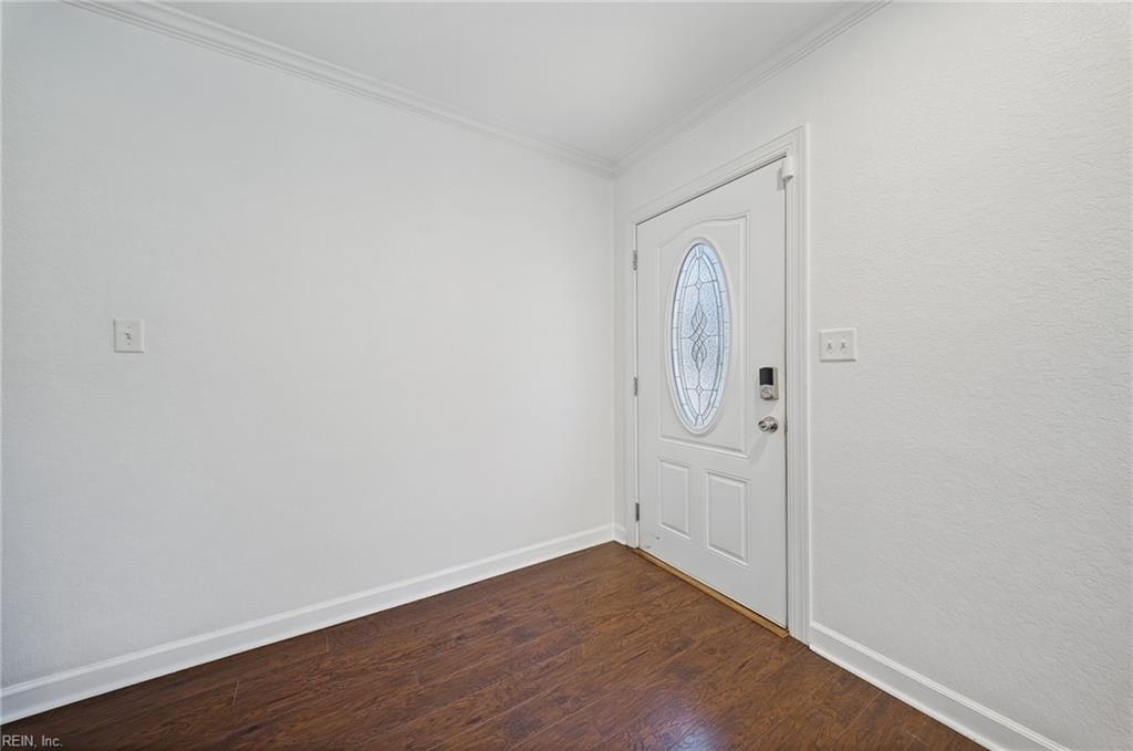4914 Newport Ave Property Photo 5