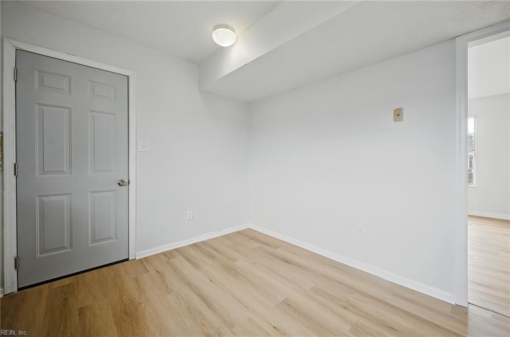 10 Harrogate Ln Property Photo 7