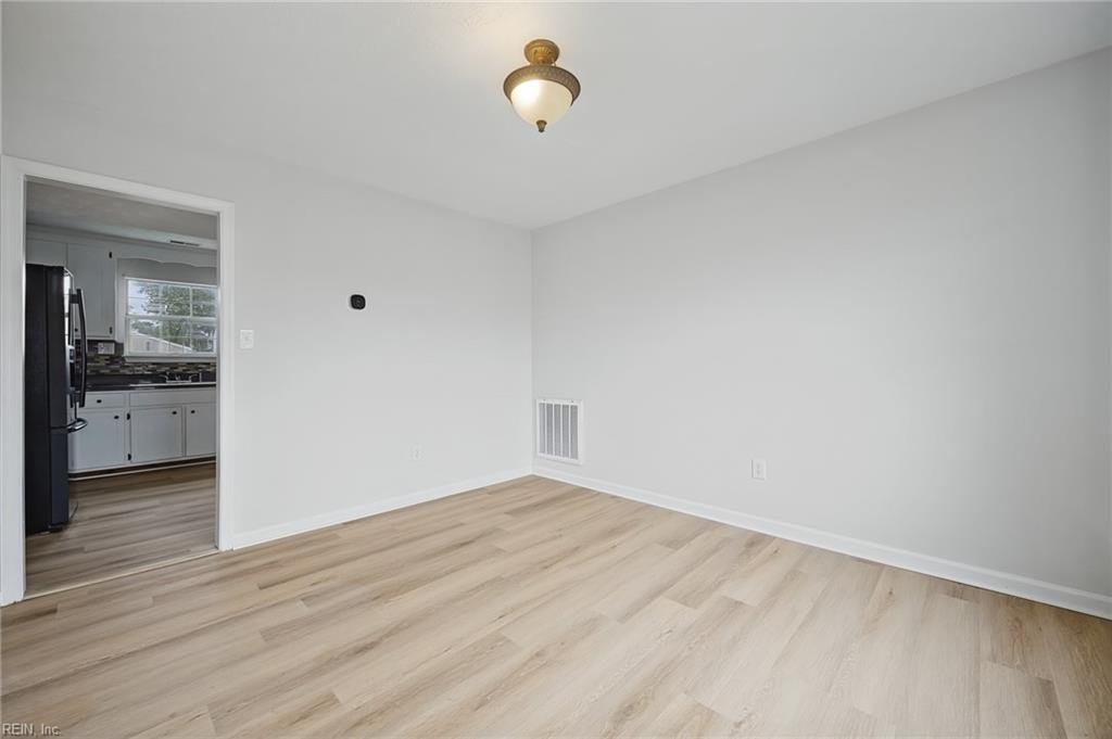 10 Harrogate Ln Property Photo 8