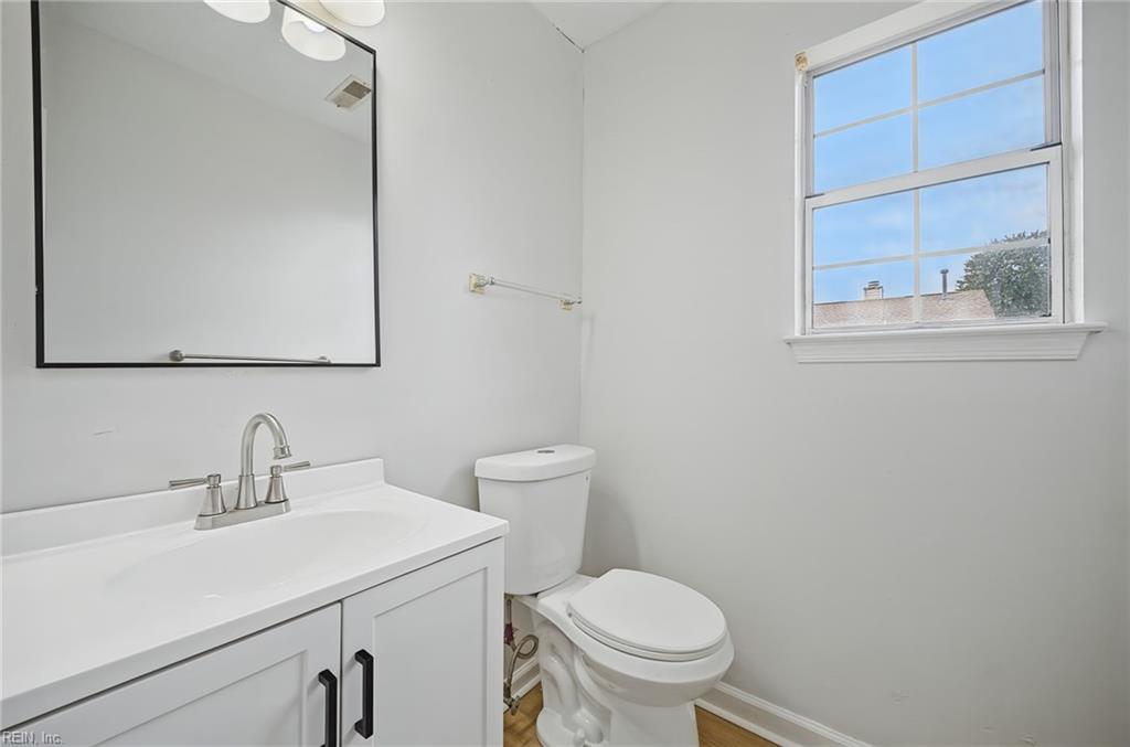 10 Harrogate Ln Property Photo 9
