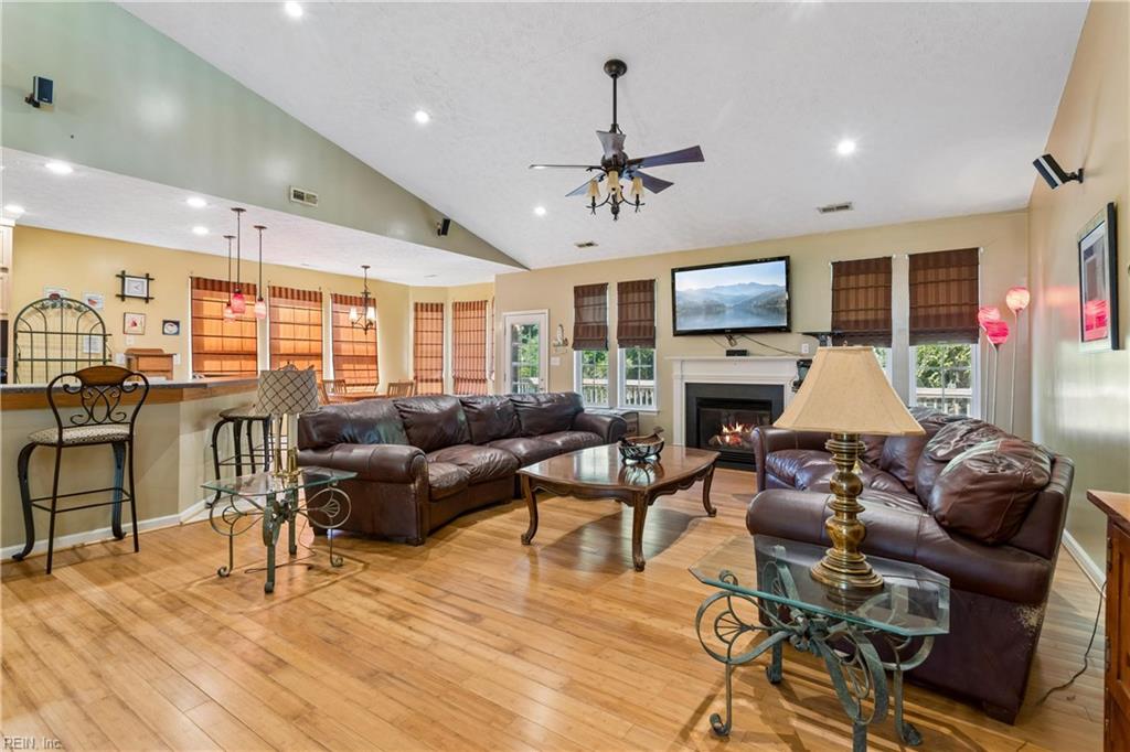 10142 Bolling Blvd Property Photo 12